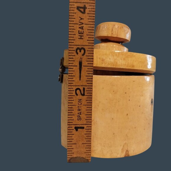 Primitive Wood Mold Or Press Hinged Box - Picture 8 of 8